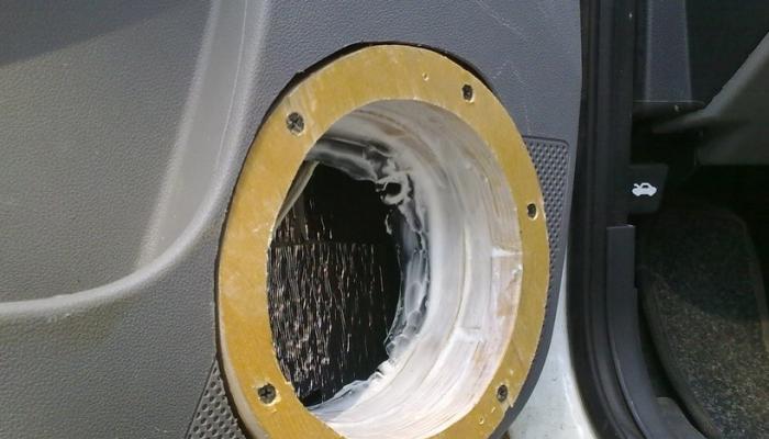 Монтаж на високоговорители в предните врати на Lada Granta