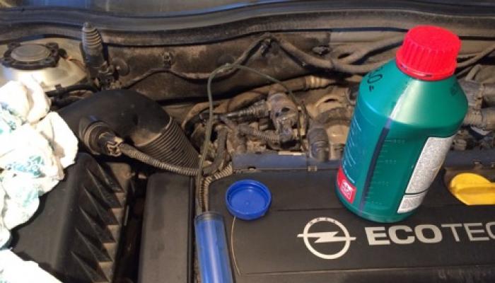 Cambiare il liquido del servosterzo nella Opel Astra È possibile mescolare gli oli